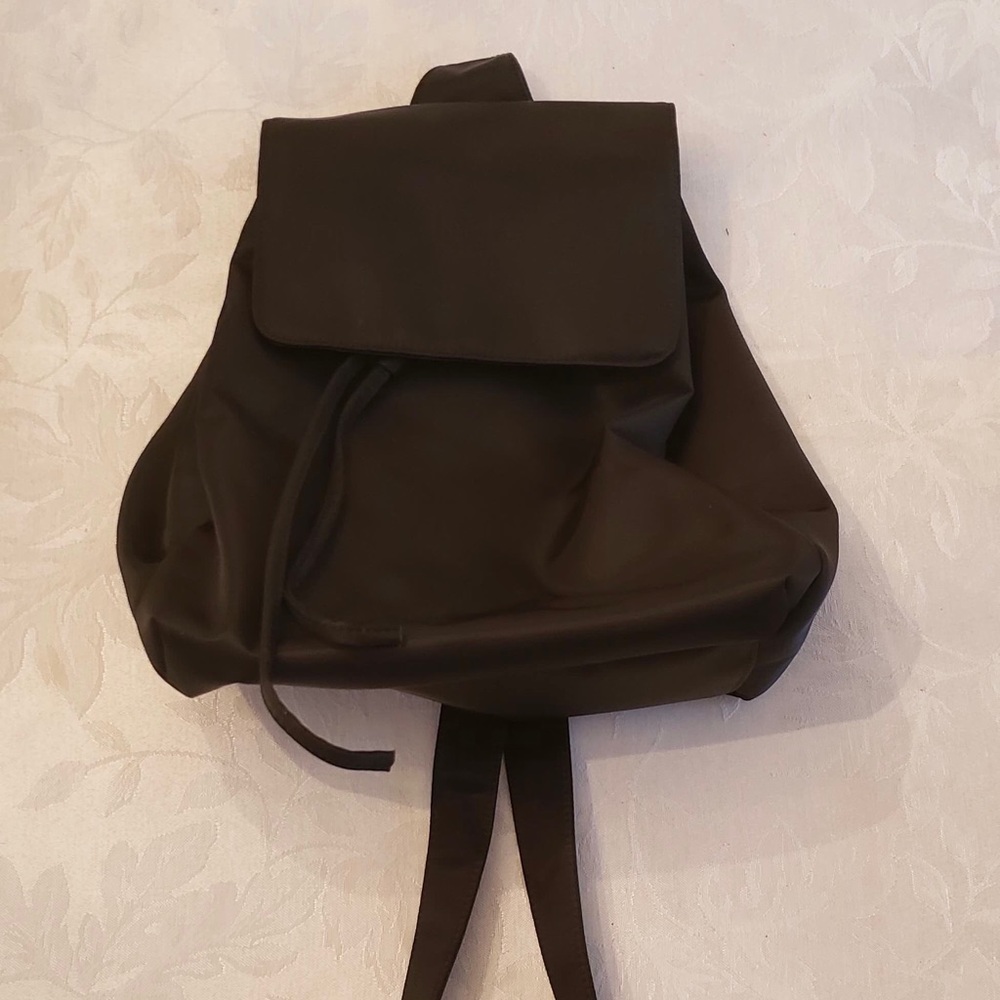 GAP black sling backpack (NWOT)
